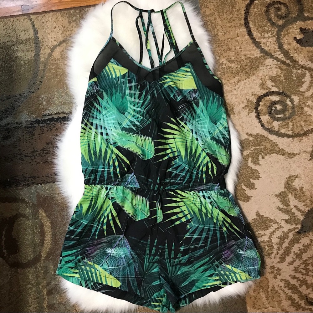Fabletics ⚜️Dash Tropical Green DesignShort Romper